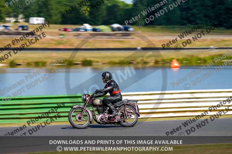 Vintage motorcycle club;eventdigitalimages;mallory park;mallory park trackday photographs;no limits trackdays;peter wileman photography;trackday digital images;trackday photos;vmcc festival 1000 bikes photographs